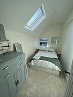 Spacious House in Guildford