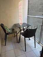 Cozy & Affordable in CBD - Free Wine