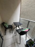 Cozy & Affordable in CBD - Free Wine