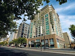 Cozy & Affordable in CBD - Free Wine