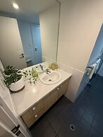 Cozy & Affordable in CBD - Free Wine