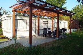 Mobile Home im Ferienpark mit Seezugang
