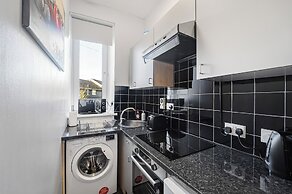 Central Aberdeen Flat Holburn St Workspace Parking