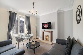 Central Aberdeen Flat Holburn St Workspace Parking