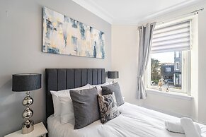Central Aberdeen Flat Holburn St Workspace Parking