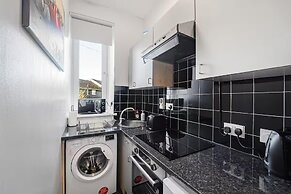 Central Aberdeen Flat Holburn St Workspace Parking