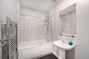 Central Aberdeen Flat Holburn St Workspace Parking