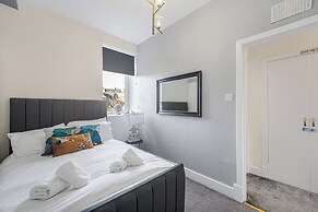 Central Aberdeen Flat Holburn St Workspace Parking