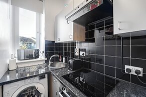 Central Aberdeen Flat Holburn St Workspace Parking