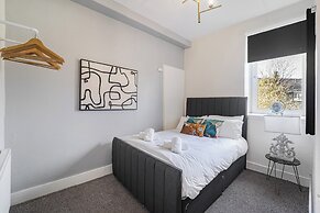 Central Aberdeen Flat Holburn St Workspace Parking