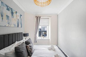 Central Aberdeen Flat Holburn St Workspace Parking