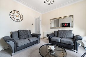 Central Aberdeen Flat Holburn St Workspace Parking