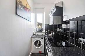Central Aberdeen Flat Holburn St Workspace Parking