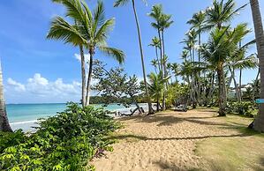 The Beach View Playabonita Beachfront Pool
