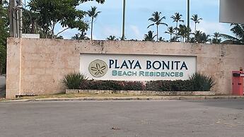 The Beach View Playabonita Beachfront Pool