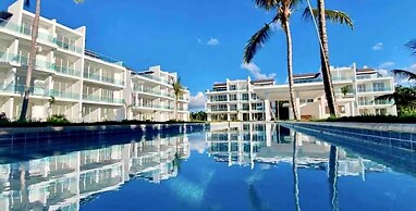 3BR Beach Condo Lakeview Playabonita Pool LUX