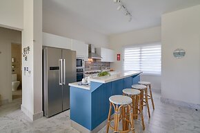 3BR Beach Condo Lakeview Playabonita Pool LUX