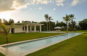 3BR Beach Condo Lakeview Playabonita Pool LUX