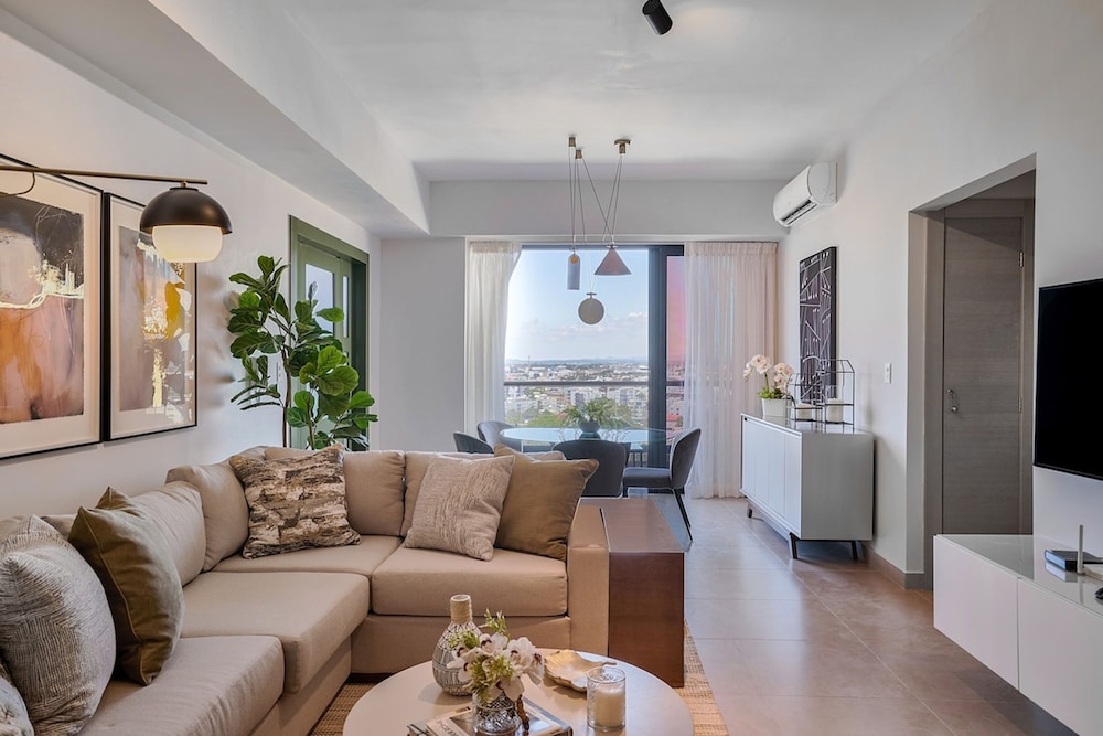 Pano View Experience Downtownsd Pool Gym 2BR