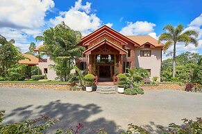 4BR Wood Mountain Villa Jarabacoa Heated Pool