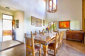 4BR Wood Mountain Villa Jarabacoa Heated Pool