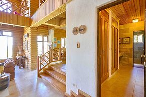 4BR Wood Mountain Villa Jarabacoa Heated Pool