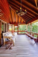 4BR Wood Mountain Villa Jarabacoa Heated Pool