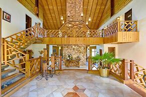 4BR Wood Mountain Villa Jarabacoa Heated Pool