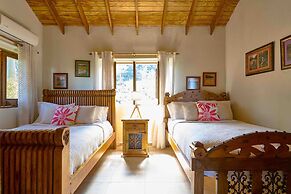 4BR Wood Mountain Villa Jarabacoa Heated Pool