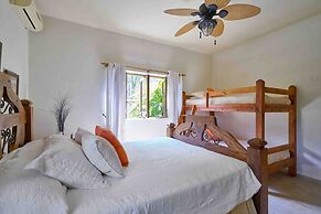 4BR Wood Mountain Villa Jarabacoa Heated Pool