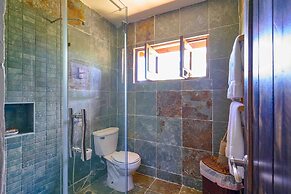 4BR Wood Mountain Villa Jarabacoa Heated Pool