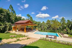 4BR Wood Mountain Villa Jarabacoa Heated Pool