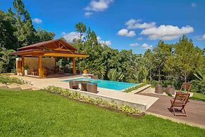 4BR Wood Mountain Villa Jarabacoa Heated Pool