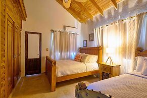 4BR Wood Mountain Villa Jarabacoa Heated Pool