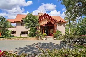 4BR Wood Mountain Villa Jarabacoa Heated Pool