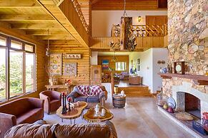 4BR Wood Mountain Villa Jarabacoa Heated Pool