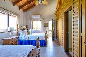 4BR Wood Mountain Villa Jarabacoa Heated Pool