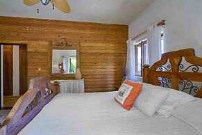 4BR Wood Mountain Villa Jarabacoa Heated Pool