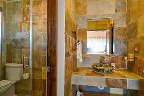 4BR Wood Mountain Villa Jarabacoa Heated Pool