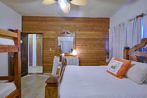 4BR Wood Mountain Villa Jarabacoa Heated Pool