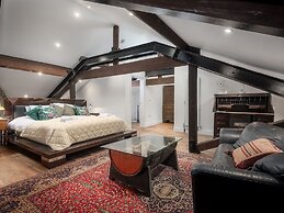 The Mayflower Suite