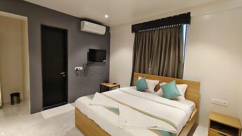 Everest Inn Chakan