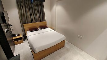 Everest Inn Chakan