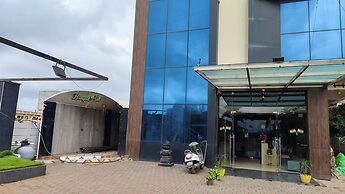 Everest Inn Chakan