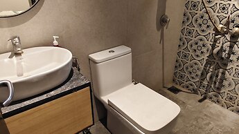 Everest Inn Chakan