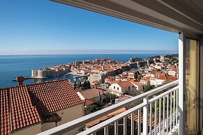 Adriatic View Apartment by DuHomes
