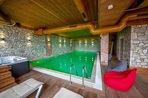 Aerial Hotel & SPA