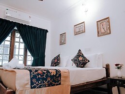 SCARLET'S INN