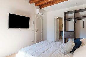 Large 6-Bed Stay near the Colosseum