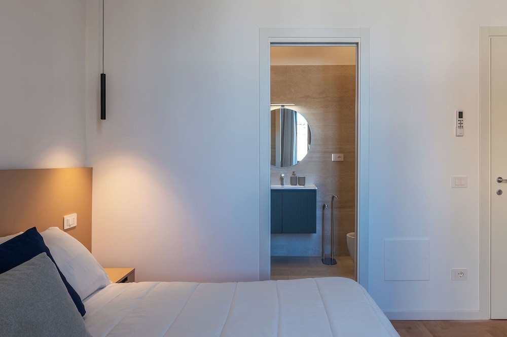 Large 6-Bed Stay near the Colosseum